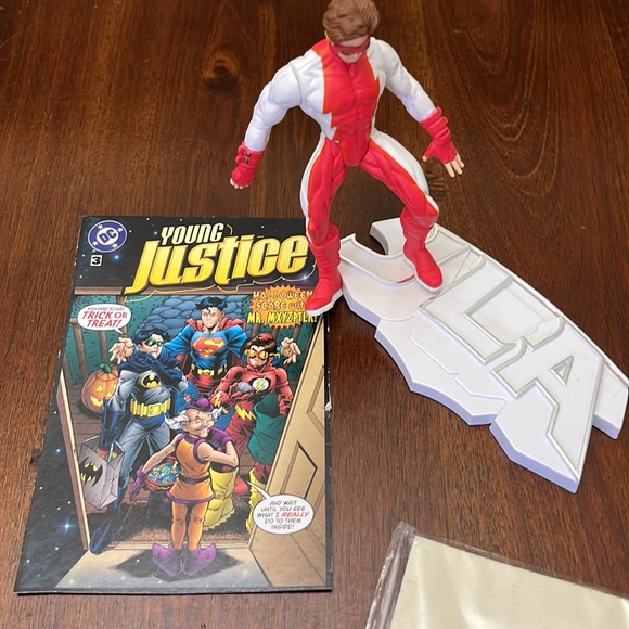 DC Collection - Picture 5 of 5